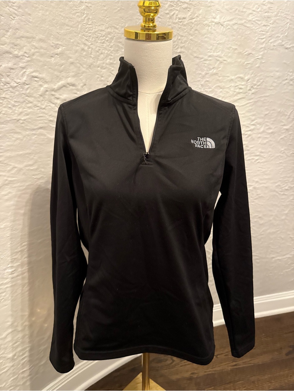 The North Face Women's Black Quarter-Zip Pullover
